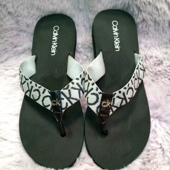 CALVIN Klein "Callin" style silver & black thong wedge flip flop sandals sz 8 - Picture 1 of 5
